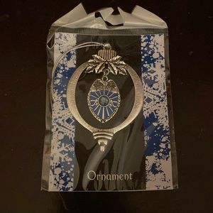 NWT Support the thin blue line with this beautiful Christmas Ornament.